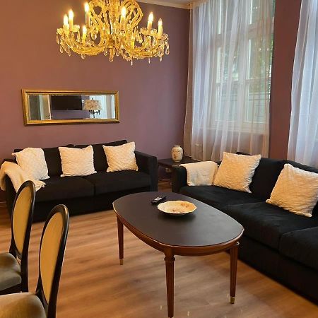 Ferienwohnung Alte Schule 22 Am Saseler Markt 2 Schlafzimmer & Baeder Hochwertig هامبورغ المظهر الخارجي الصورة